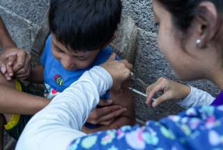 El Ministerio de Salud realiza la vacunación del esquema regular en niños, niñas y adolescentes. 